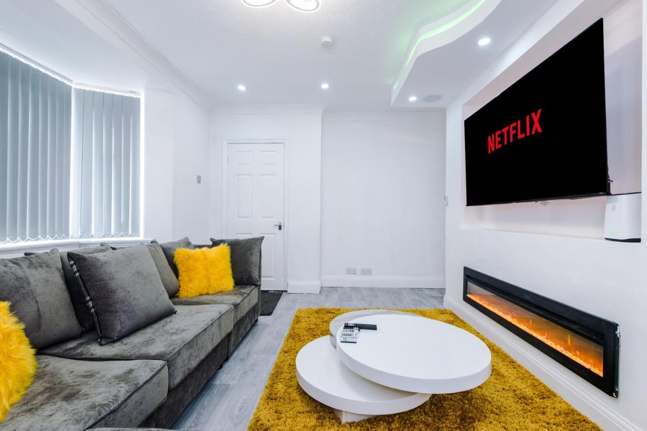 Nice Three Bedroom House In マンチェスター エクステリア 写真