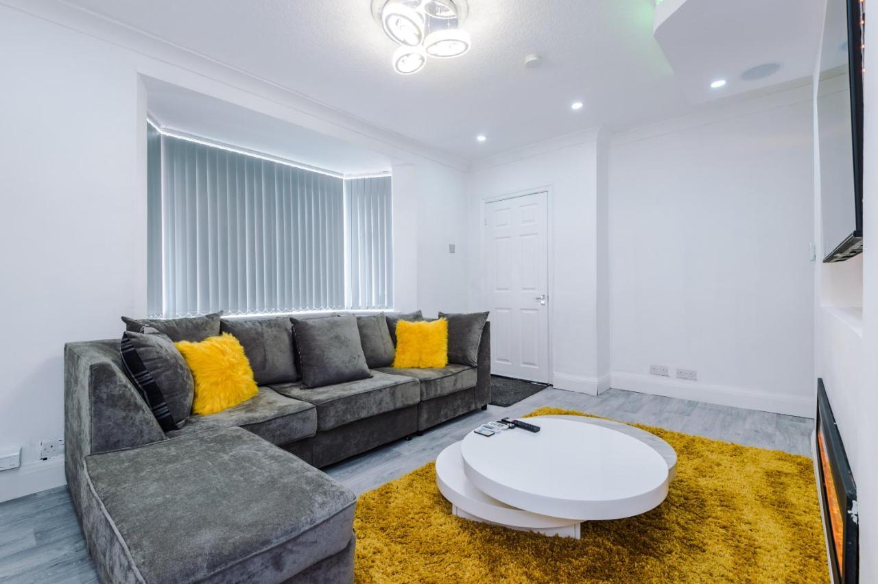 Nice Three Bedroom House In マンチェスター エクステリア 写真