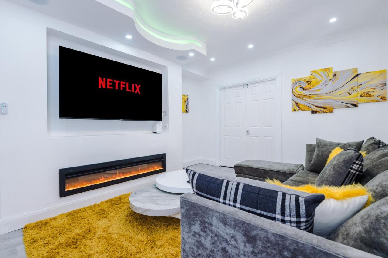 Nice Three Bedroom House In マンチェスター エクステリア 写真