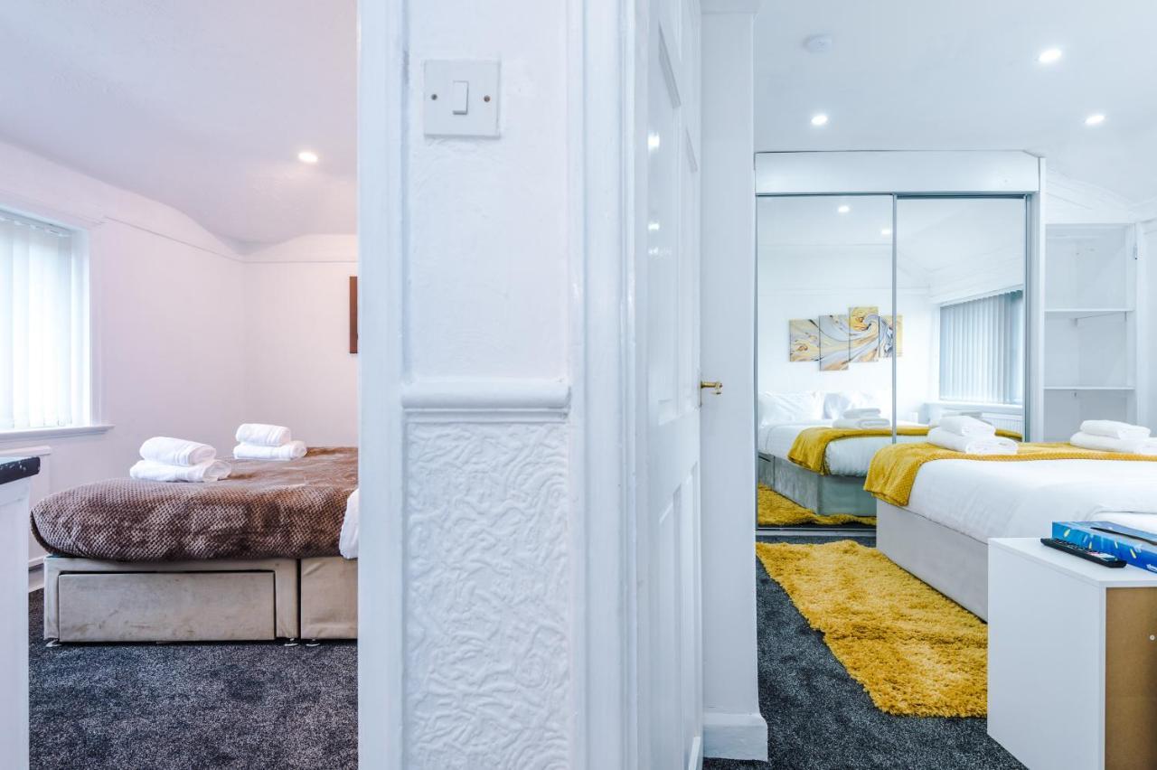 Nice Three Bedroom House In マンチェスター エクステリア 写真