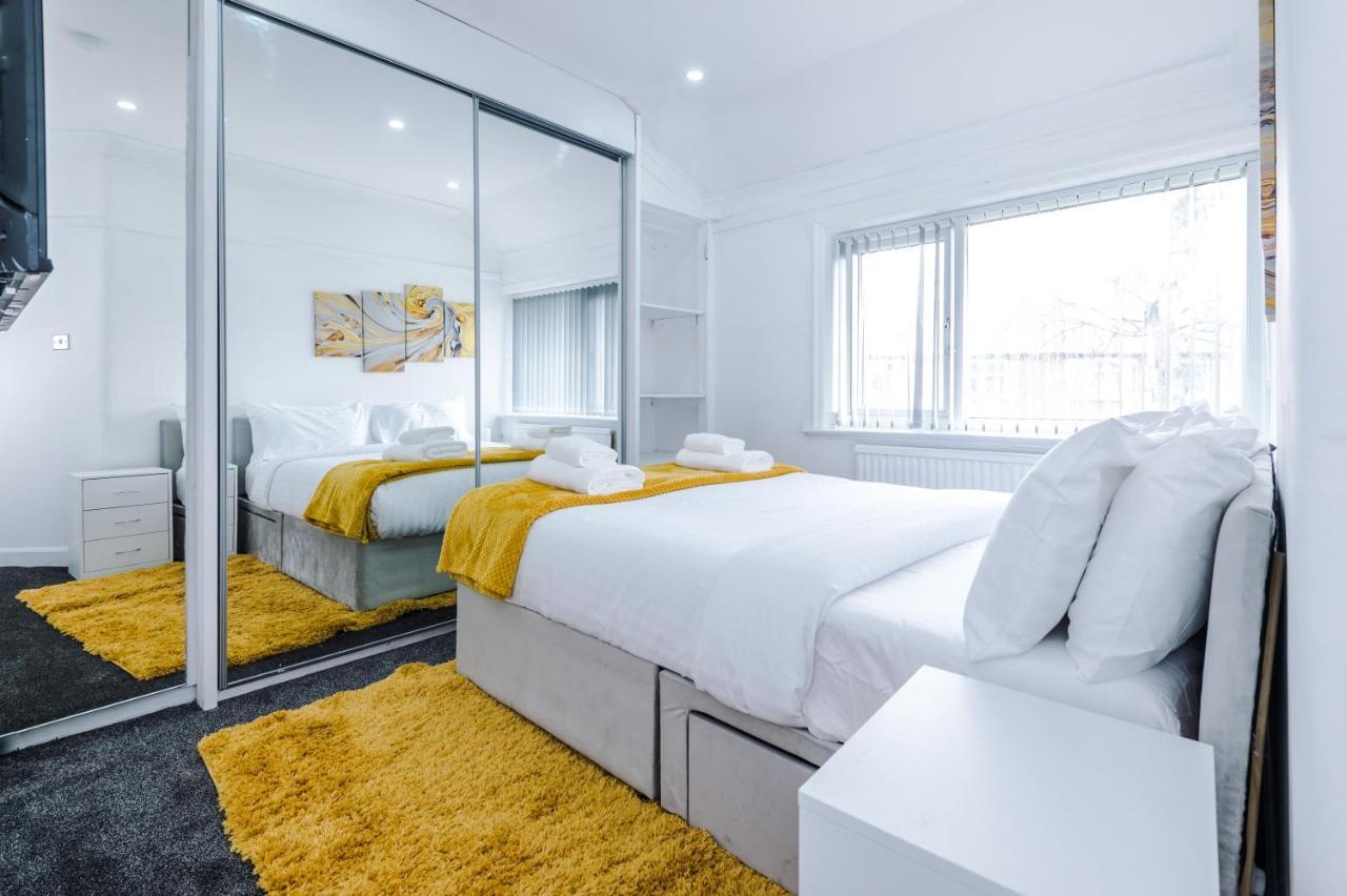 Nice Three Bedroom House In マンチェスター エクステリア 写真