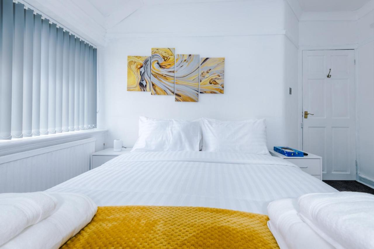 Nice Three Bedroom House In マンチェスター エクステリア 写真